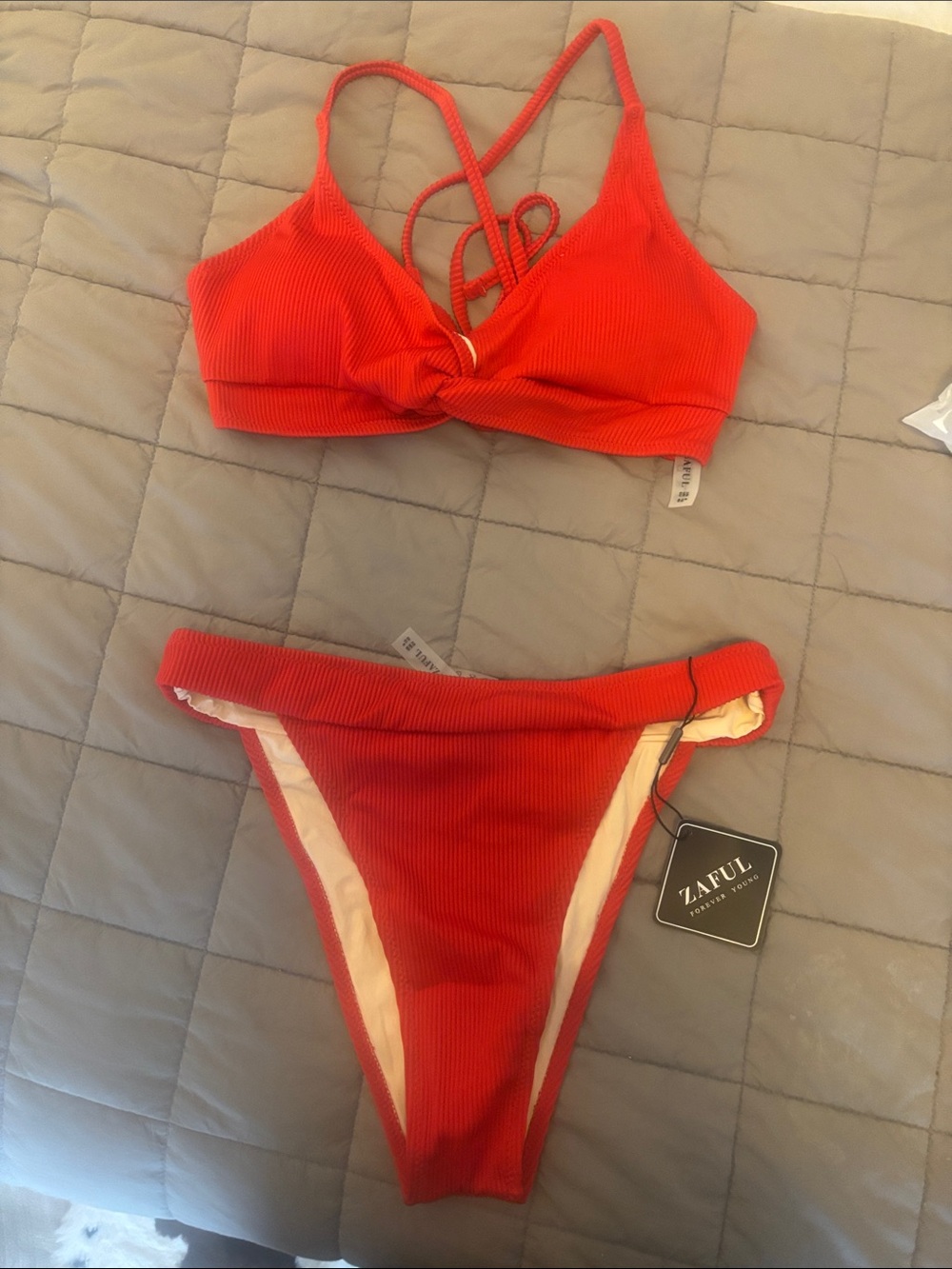 Really pretty (and sexy!!) Bright Red Ribbed Twist-Front Bikini - BNWT